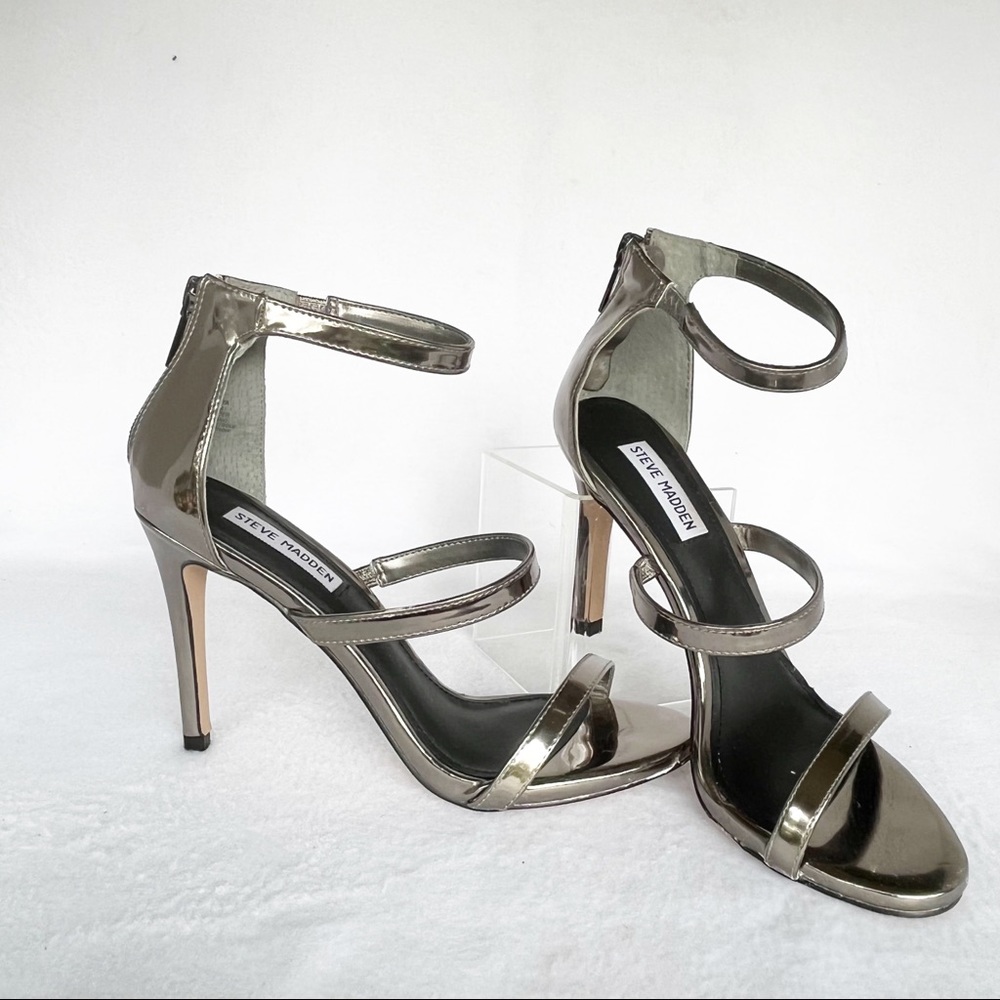 New Steve Madden Size 8.5 Metallic Platform heels